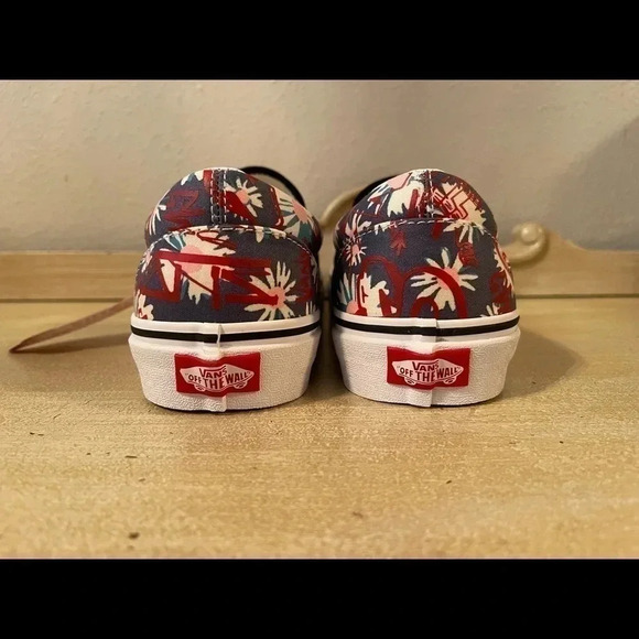 VANS Classic Slip On.
Vans Crew. Floral/Red - Picture 6 of 10